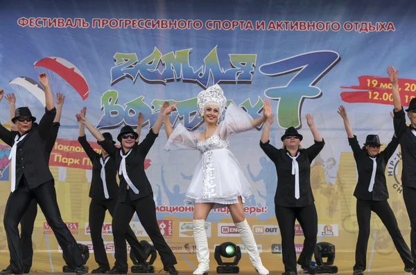 Grupo de danza joven — Foto de Stock