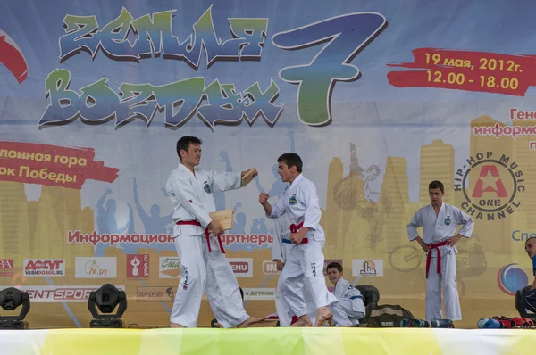 Rendimiento combatientes taekwondo —  Fotos de Stock