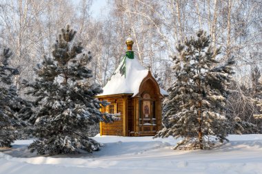 Rus ahşap Şapeli'kış orman
