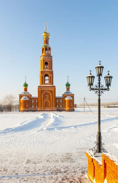 Klooster in Siberische achaire. klokkentoren — Stockfoto