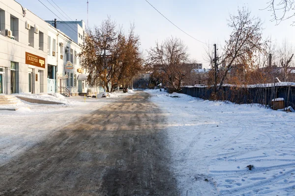 オムスク市の中心にある古い家。シベリア。冬 — ストック写真