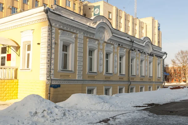 オムスク市の中心にある古い家。シベリア。冬 — ストック写真