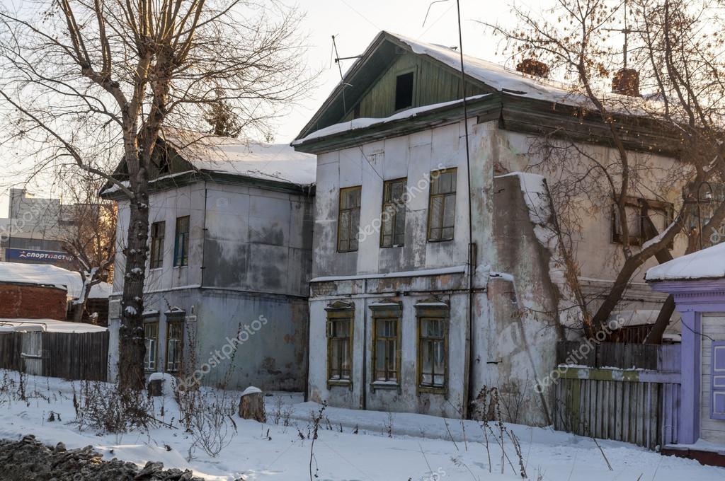 Old houses in the center of the city of Omsk. Siberia. winter — Stock
