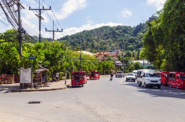 Tuk tuk geleneksel motosiklet taksi şoförü Tayland