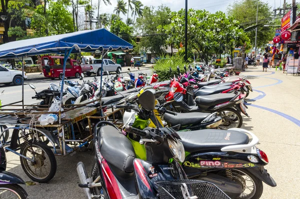 Motos de estacionamento para alugar em Tailândia — Fotografia de Stock