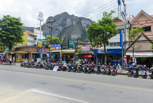 Streets and houses in the town of Ao Nang — Stock Photo, Image