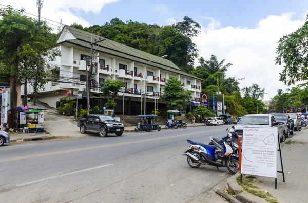 Streets and houses in the town of Ao Nang — Stock Photo, Image