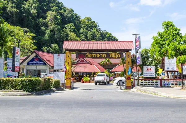 Caffè e negozi di quartiere nella località turistica della Thailandia Ao Nang Krabi — Foto Stock