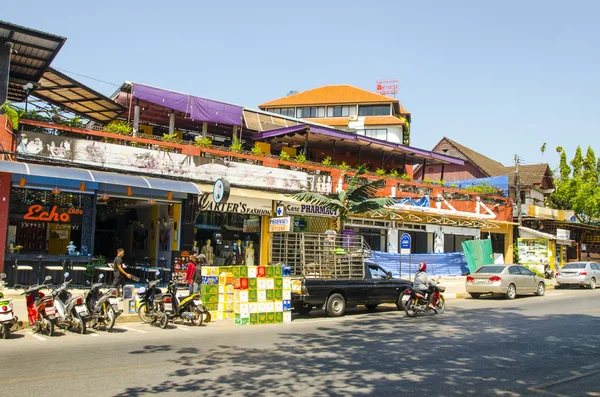 Neighborhood cafes and shops in the resort town of Thailand Ao Nang Krabi — Stock Photo, Image