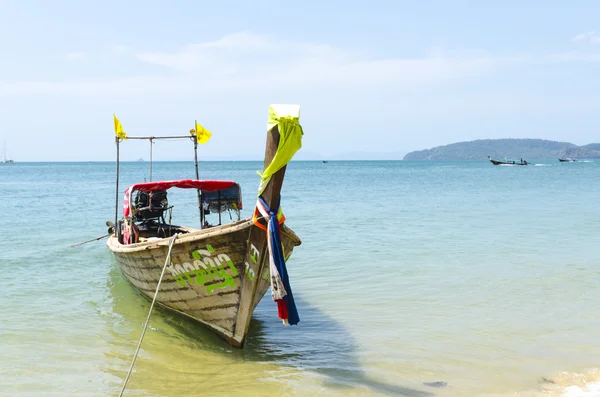 Traditional Thai boat in the sea — Stock Photo, Image