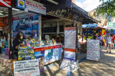 kafeterya ve Hediyelik eşya dükkanları krabi turistler için. Tayland