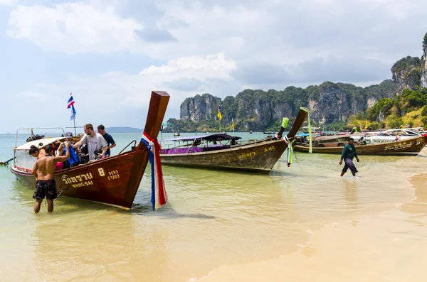Tradiční thajská loď na moři — Stock fotografie