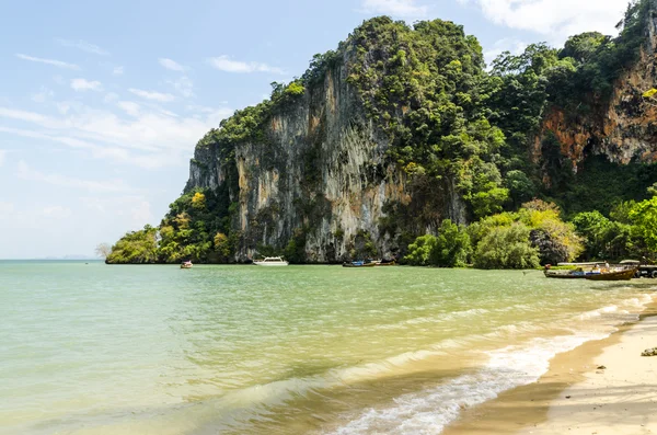 Písečná pláž na poloostrově railay Thajsko — Stock fotografie