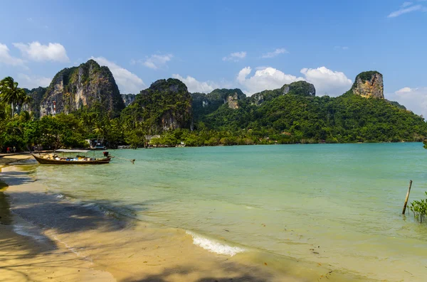 Zandstrand op het schiereiland van railay thailand — Stockfoto