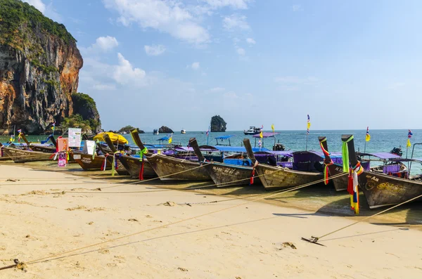 Traditionelle thailändische Boot am Strand — Stockfoto