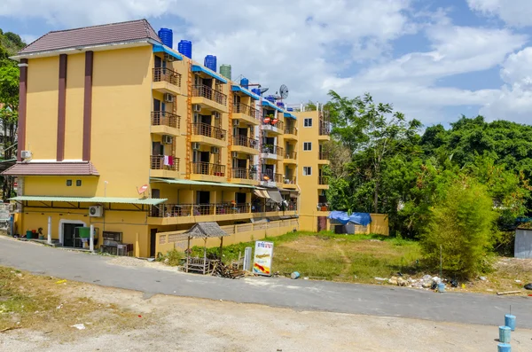 Ulice kavárny a obchody ve městě ao nang, Thajsko — Stock fotografie