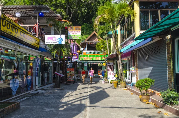 Cafés und Souvenirläden für Touristen in Krabi. Thailand — Stockfoto