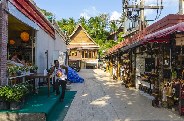 Caffè e negozi di souvenir per turisti a Krabi. Tailandia — Foto Stock