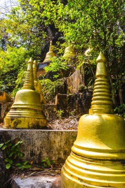 Pantheon (stupa) havanda büyük heykeli