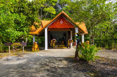 Tayland Budist manastırda güzel sunak