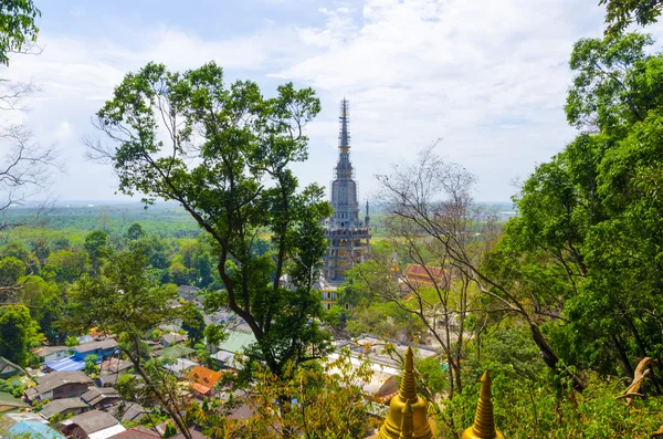 Schody na hory do kláštera jeskyně tygr provincie krabi, Thajsko — Stockfoto