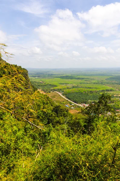 Vista superior das planícies, campos e montanhas das províncias do sul da Tailândia — Fotografia de Stock