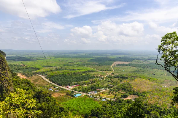 Vista superior das planícies, campos e montanhas das províncias do sul da Tailândia — Fotografia de Stock