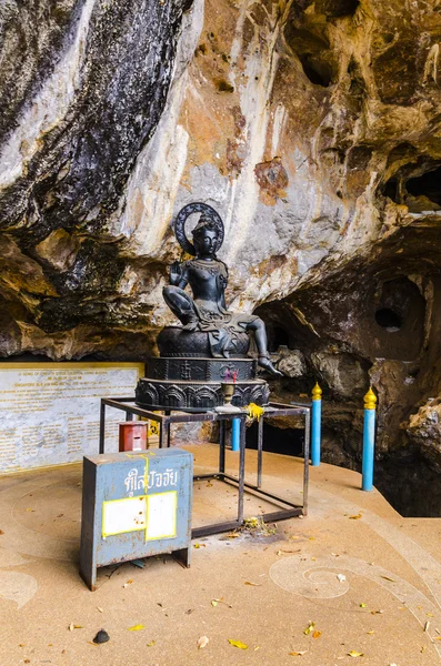 在泰国的佛教寺院中的美丽坛 — 图库照片