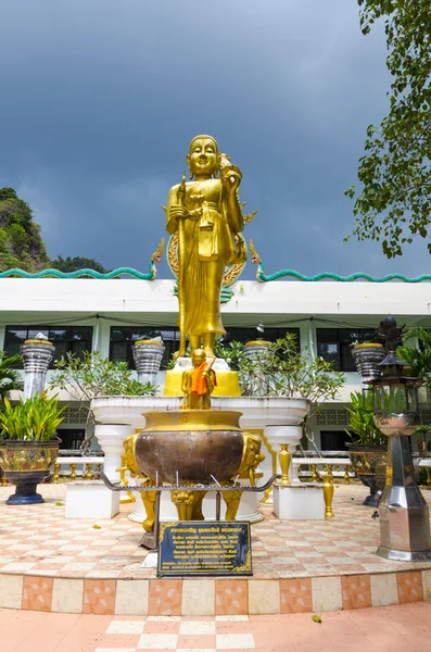 Inuti ett buddhistiskt kloster i södra thailand — Stockfoto
