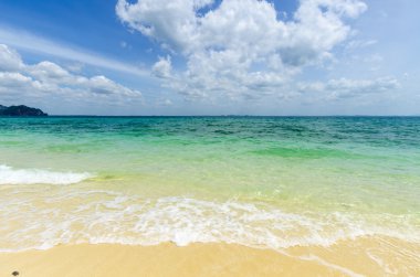 poda tropikal Tay adada beyaz kum plaj dalgalar