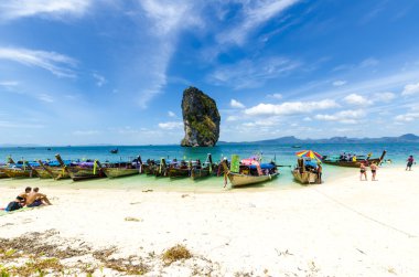 geleneksel Tay tekne adanın kıyısında andaman Denizi içinde servis edilir