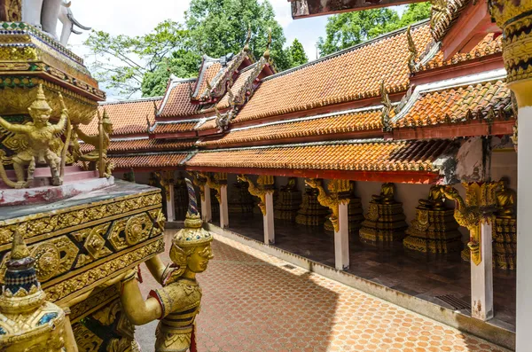 Thailand monastery of Wat Bang Riang, province of Phang Nga. The statues of Buddhist deities with the interior wall of the temple — Stock Photo, Image