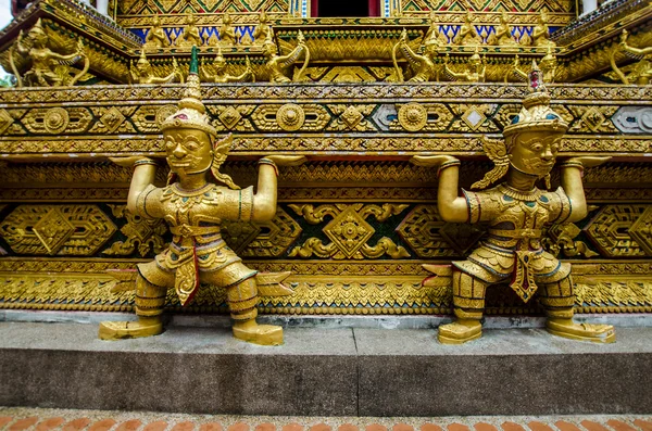 Thailand monastery of Wat Bang Riang, province of Phang Nga. The statues of Buddhist deities with the interior wall of the temple — Stock Photo, Image