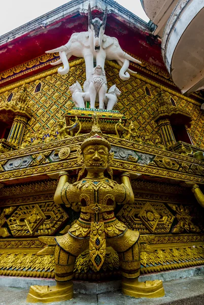 Thailand monastery of Wat Bang Riang, province of Phang Nga. The statues of Buddhist deities with the interior wall of the temple — Stock Photo, Image