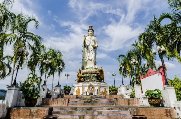 泰国慈悲寺的佛教女神的雕像 — 图库照片