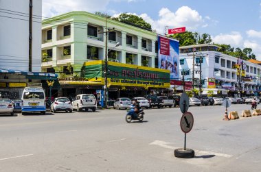sokaklarda il şehir Tayland krabi Town. alan, evler ve dükkanlar