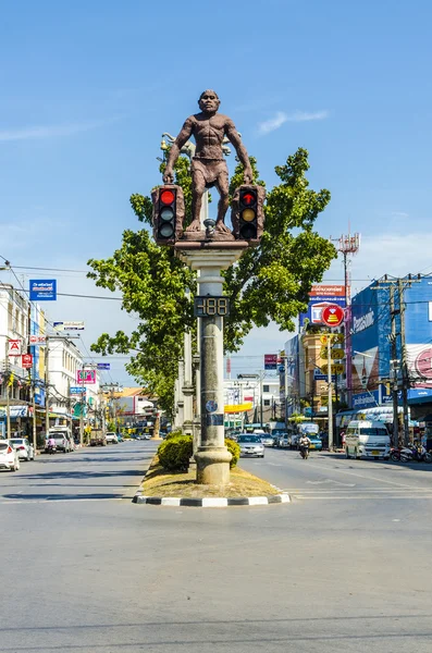 Las calles de la ciudad provincial de Tailandia Krabi Town. Área, casas y tiendas —  Fotos de Stock