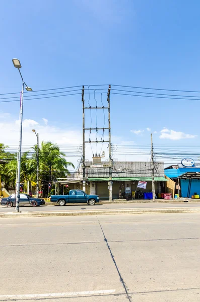 The streets of the provincial city of Thailand Krabi Town. Area, houses and shops — Stock Photo, Image