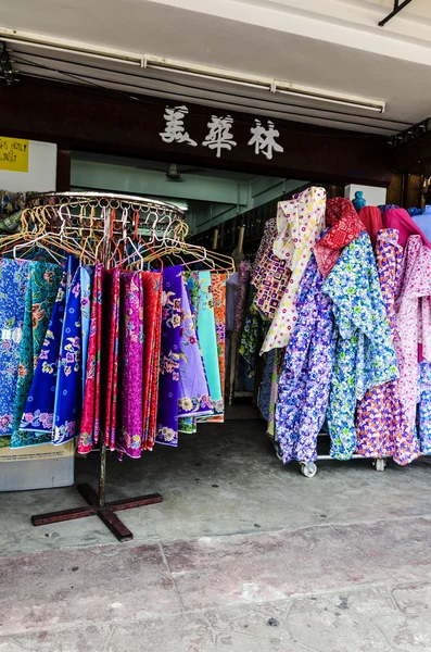 Tienda de tejidos en la provincia de Krabi en Tailandia — Foto de Stock