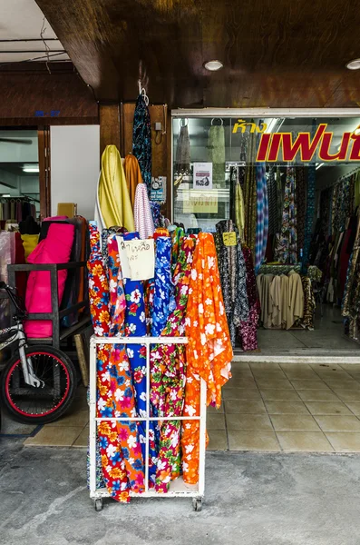 Тканини магазин в провінції Крабі в Таїланді — стокове фото