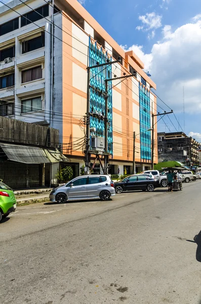 Straßen und Häuser in Krabi Stadt Thailand — Stockfoto