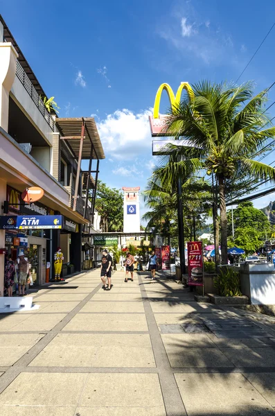 Tiendas y cafés en las calles de la provincia de Krabi en Tailandia —  Fotos de Stock