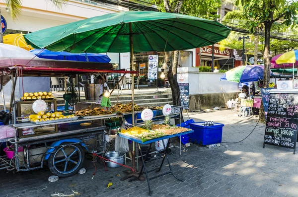 Street café i orten ao nang beach i thailand — Stockfoto