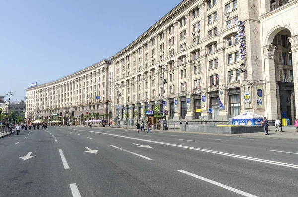 One of the symbols of Kiev, Independence Square (Maidan Nezalezhnosti), and Khreschatyk Street in the city center. — Stock Photo, Image