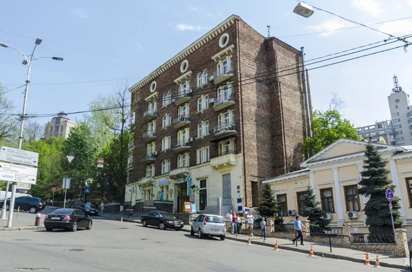 Casas antigas, ruas e praças no centro de Kiev . — Fotografia de Stock