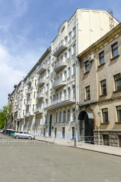 Casas antiguas, calles y plazas en el centro de Kiev . —  Fotos de Stock