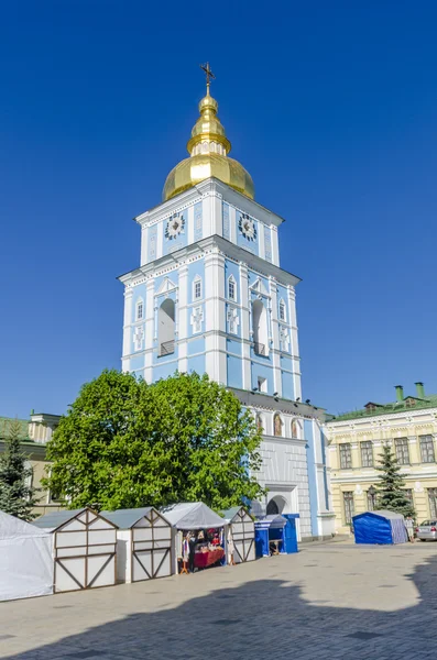 Stary kościół prawosławny w słynny klasztor z Kijowa. Ukraina — Zdjęcie stockowe