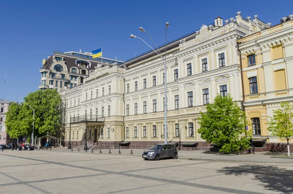 Vecchie case, strade e piazze nel centro di Kiev . — Foto Stock