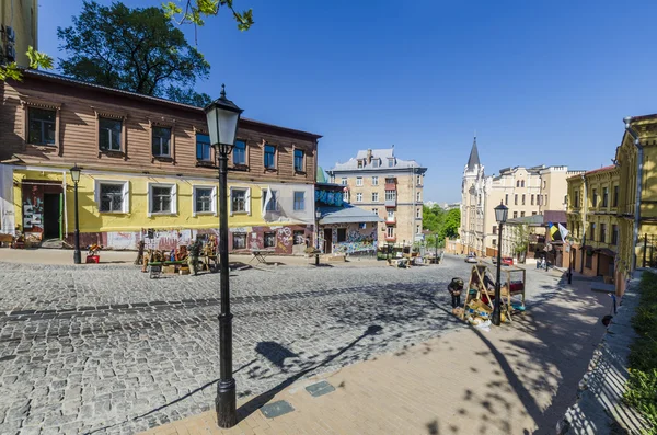 Casas antiguas, calles y plazas en el centro de Kiev . — Foto de Stock