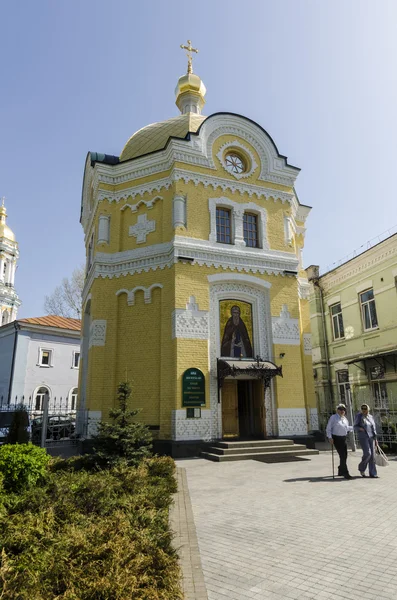 Una antigua iglesia ortodoxa en el famoso monasterio de Kiev. Ucrania —  Fotos de Stock